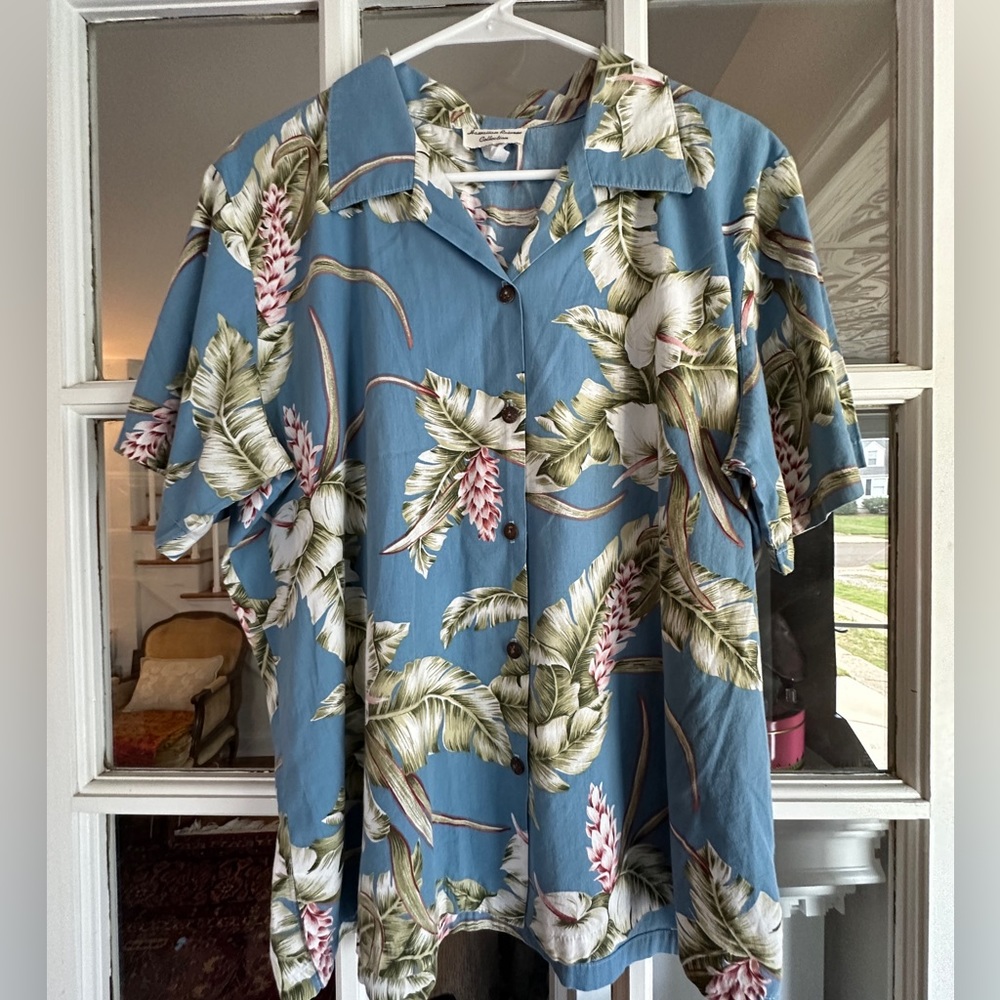 Women’s style Aloha shirt from Hawaiian Reserve Collection size L